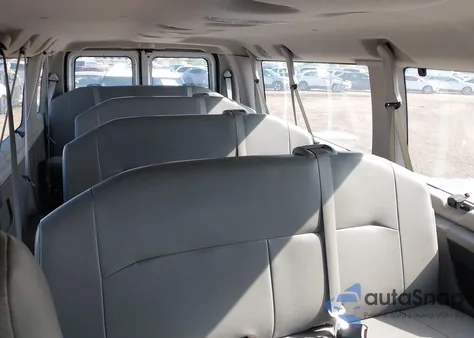 2013 Ford E-350 Super Duty Xl from USA, damaged, VIN 1FBSS3BL9DDA07964